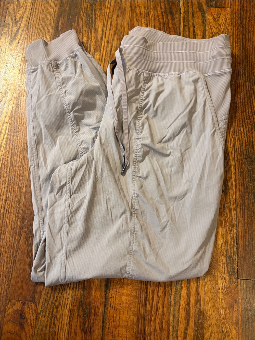 🎉Like New! Lululemon athletica Light Gray Drawstring Dance Studio Jogger Pants!